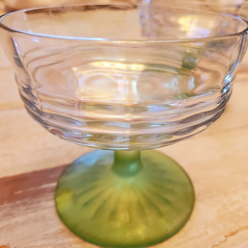 Set of 4 sherbet / deco dessert bowls